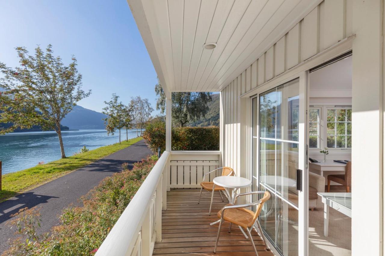 Hotel Loenfjord Лоен Екстериор снимка