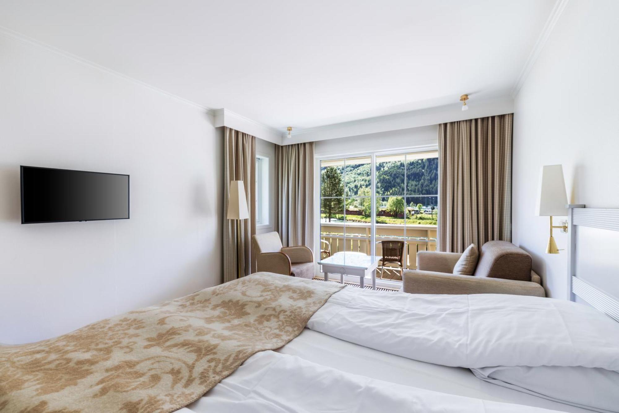 Hotel Loenfjord Лоен Екстериор снимка