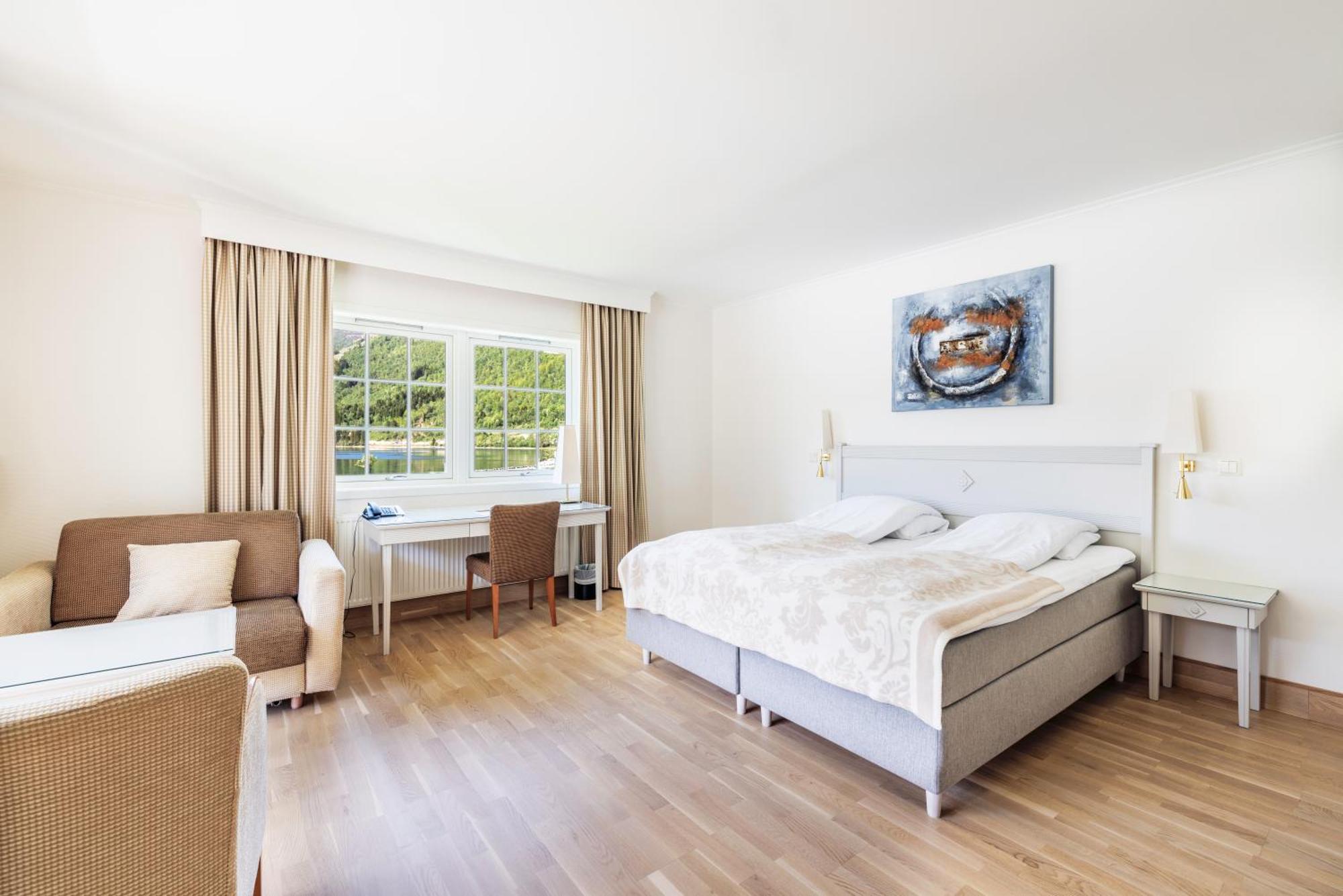Hotel Loenfjord Лоен Екстериор снимка