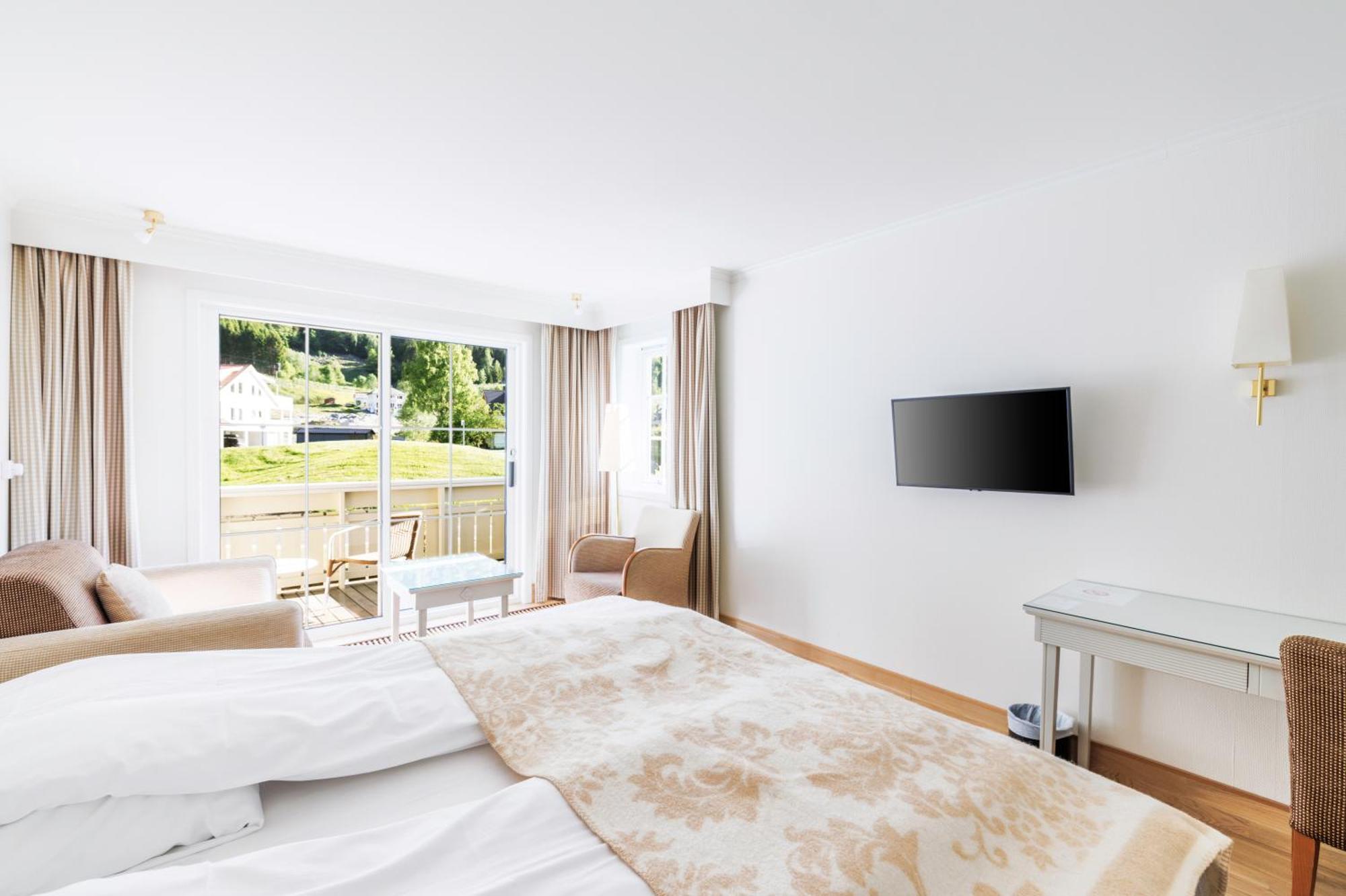 Hotel Loenfjord Лоен Екстериор снимка