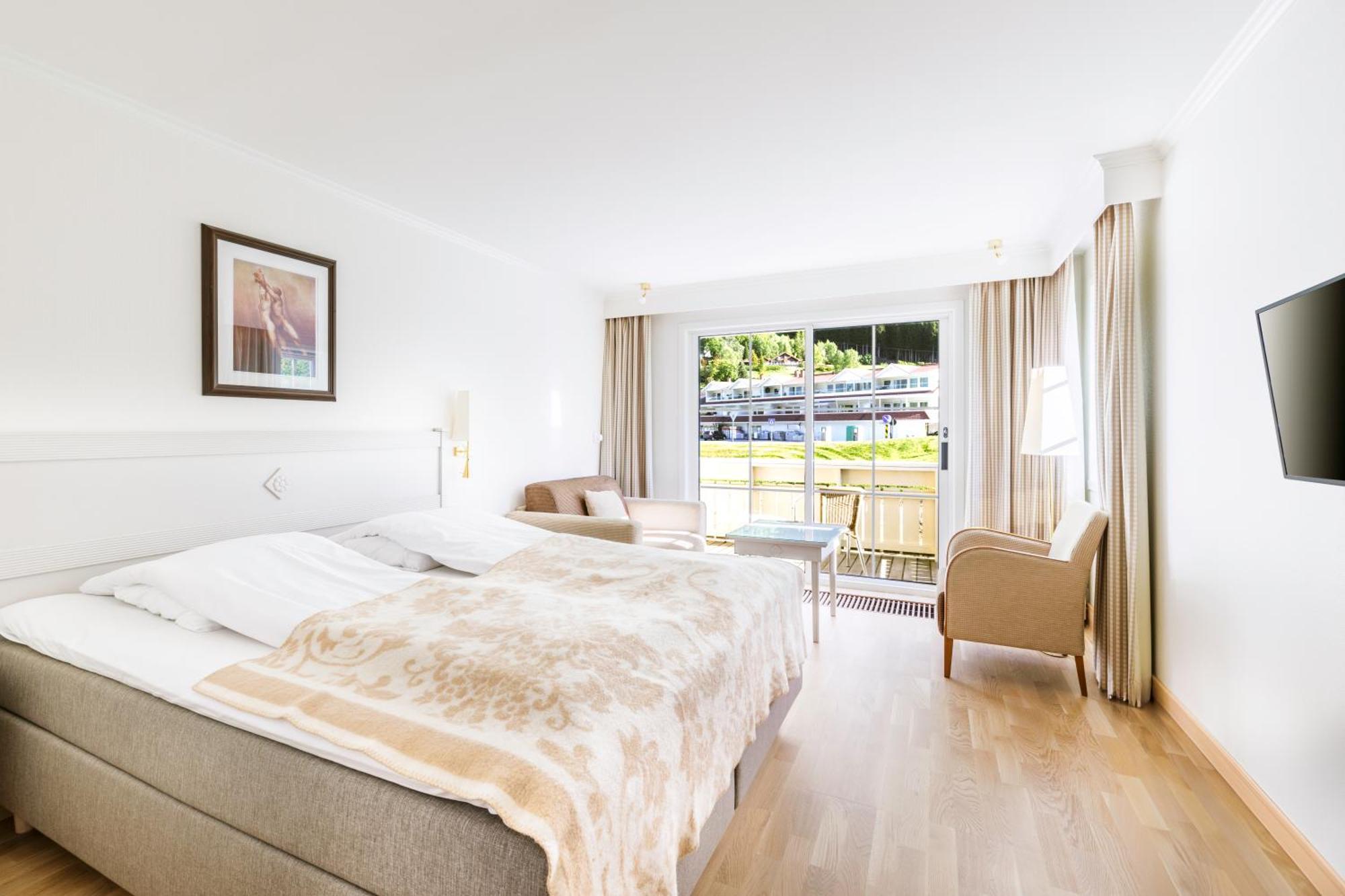 Hotel Loenfjord Лоен Екстериор снимка