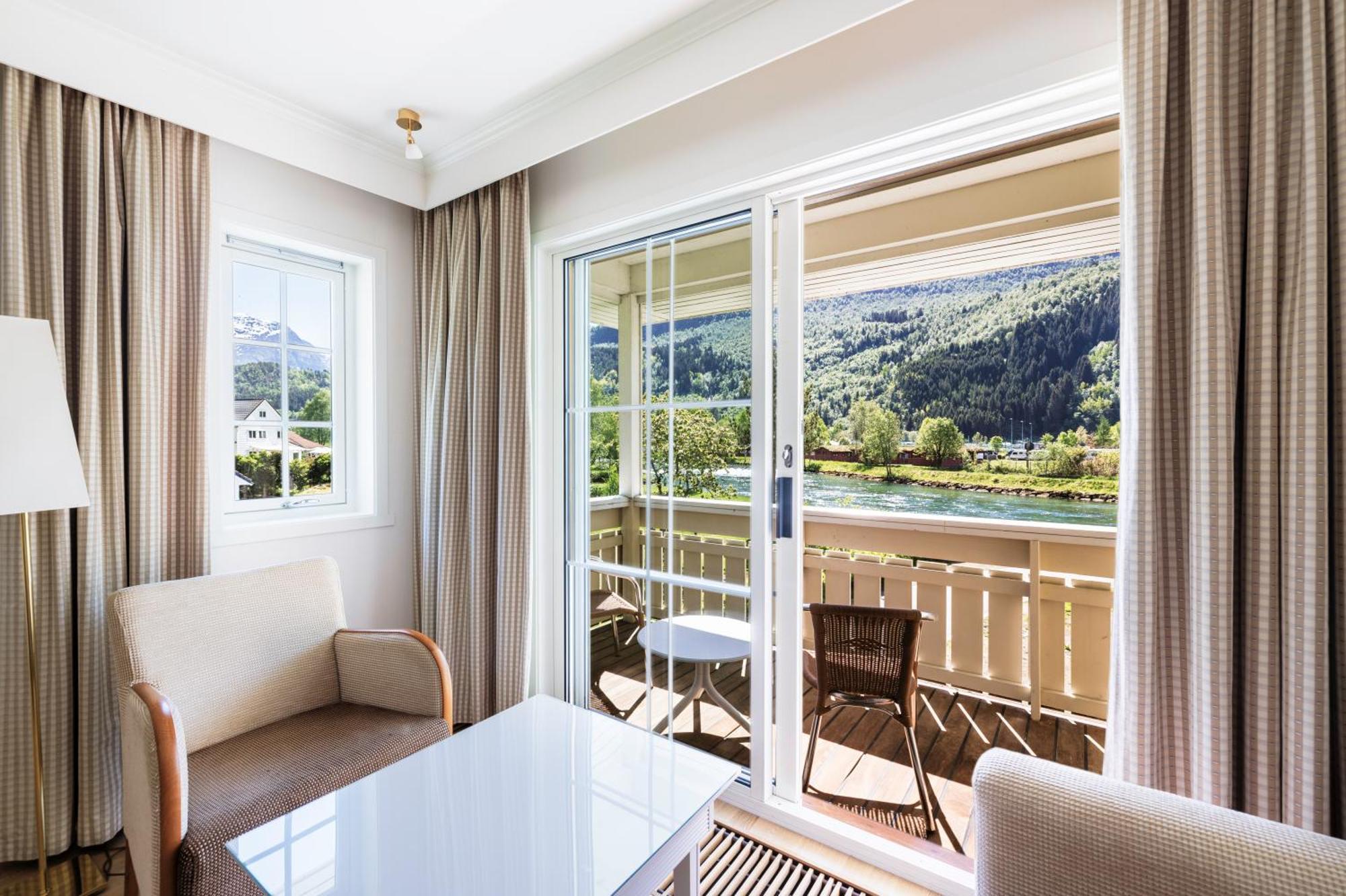 Hotel Loenfjord Лоен Екстериор снимка