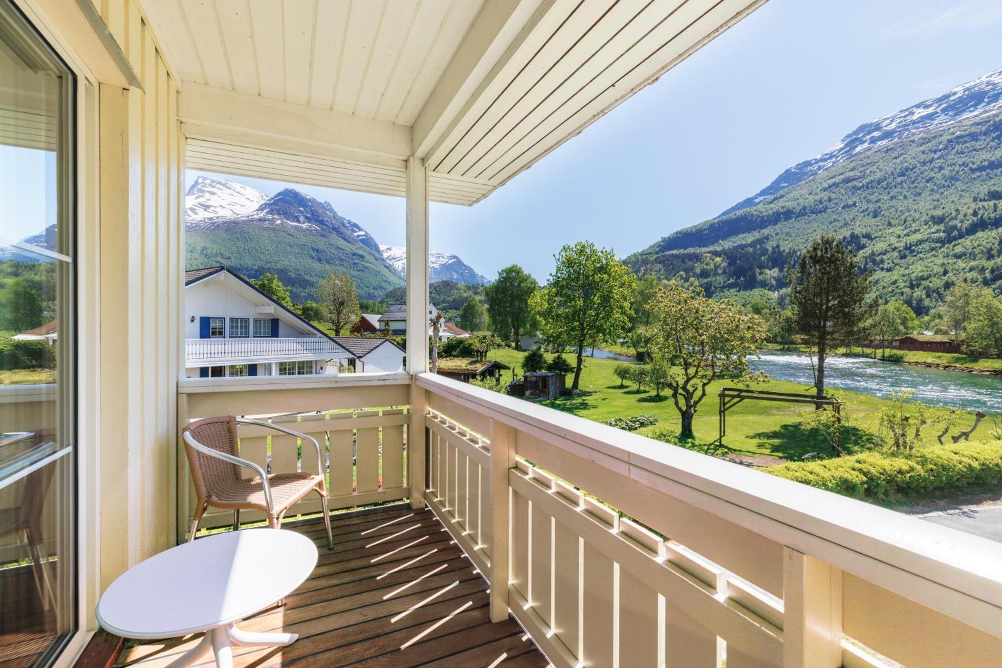Hotel Loenfjord Лоен Екстериор снимка