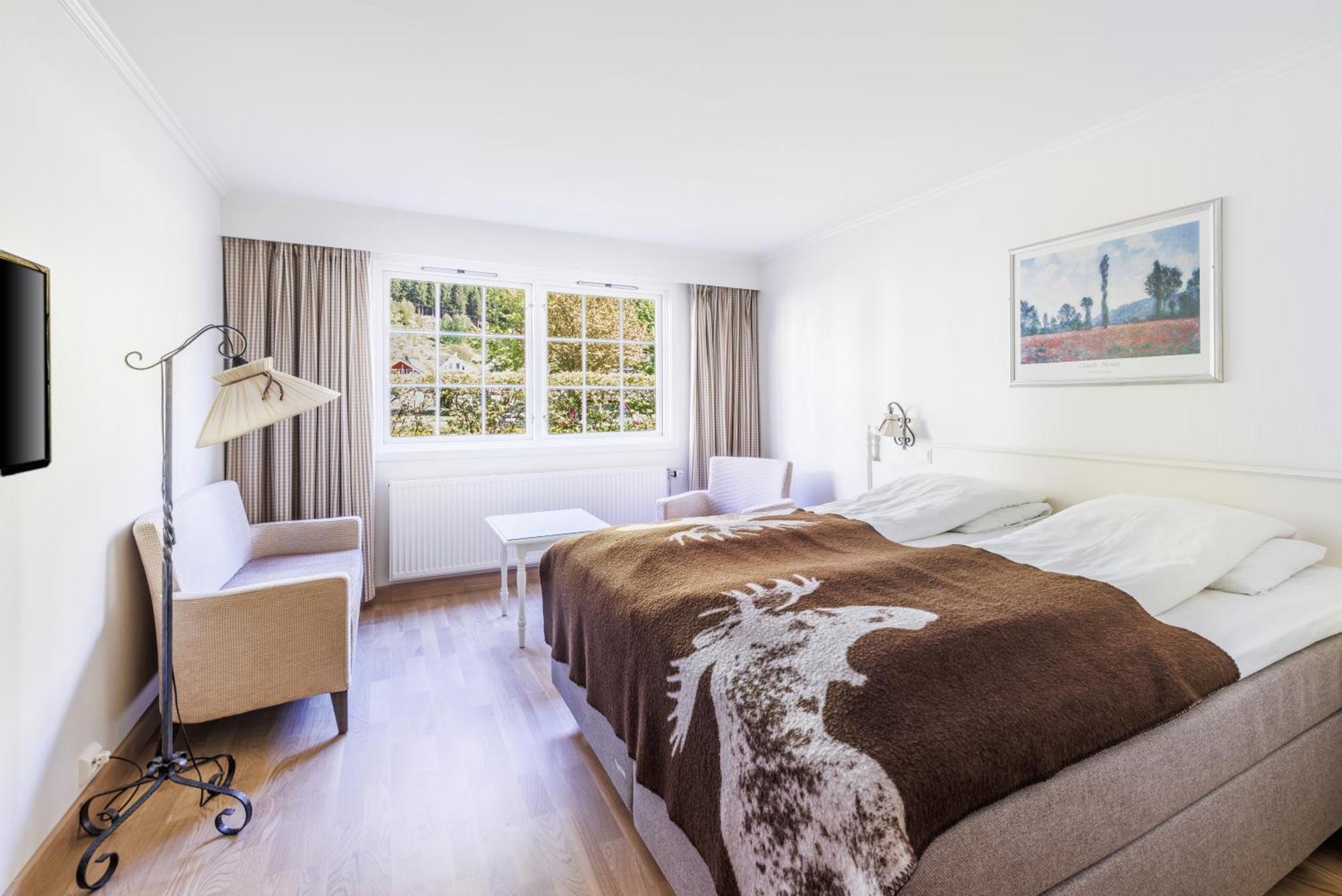 Hotel Loenfjord Лоен Екстериор снимка